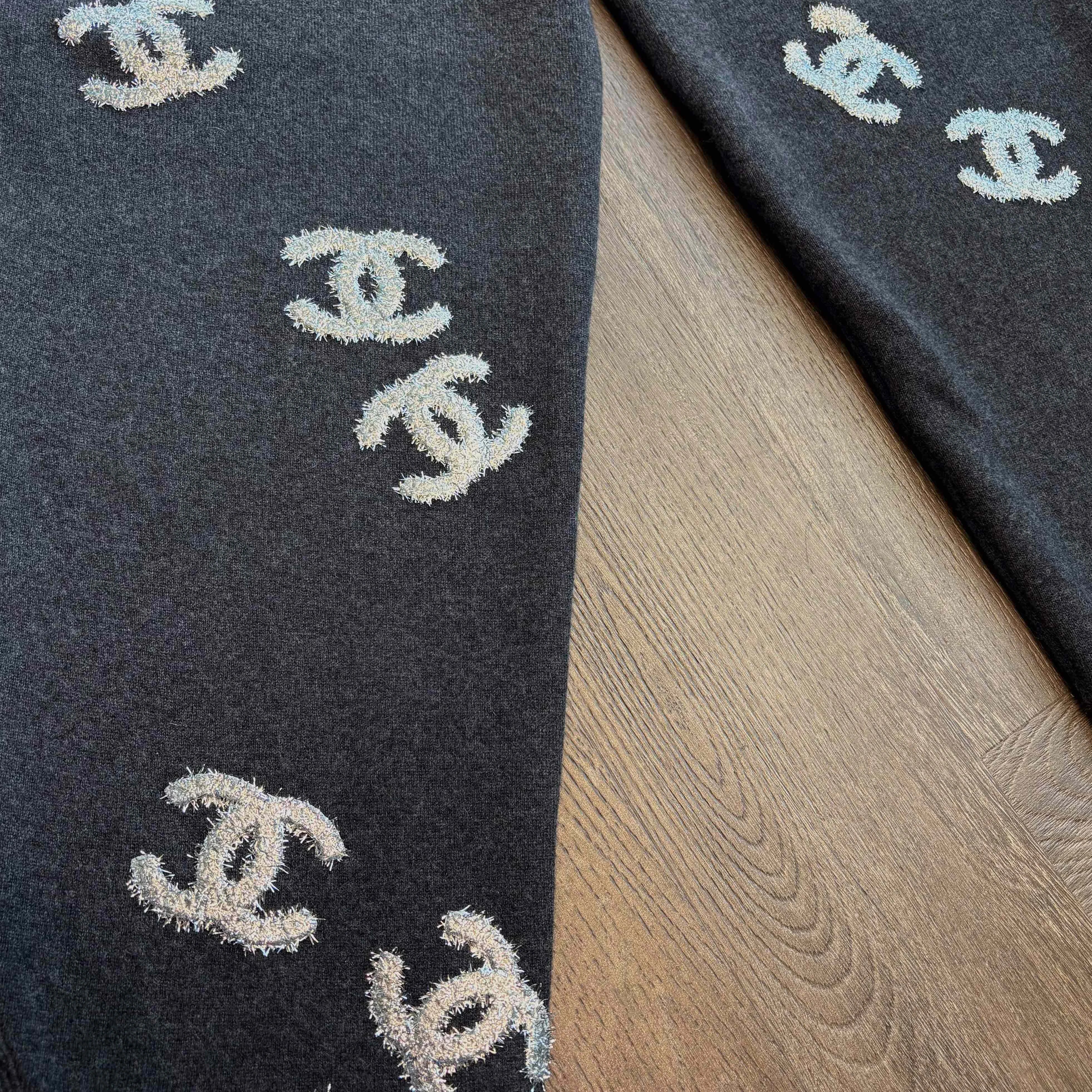 Chanel Grey Monogram Knit Sweatpants - Image 3