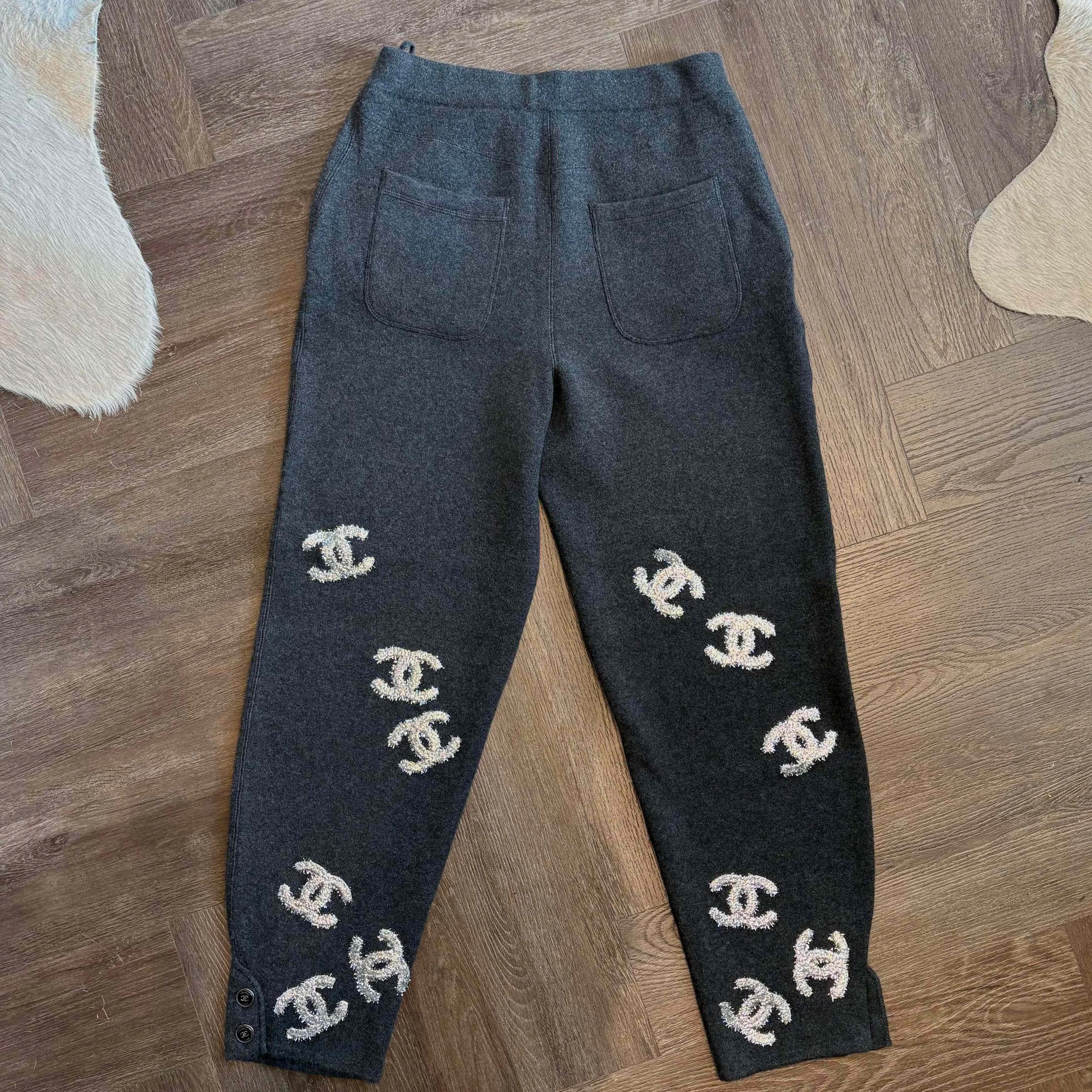 Chanel Grey Monogram Knit Sweatpants - Image 4