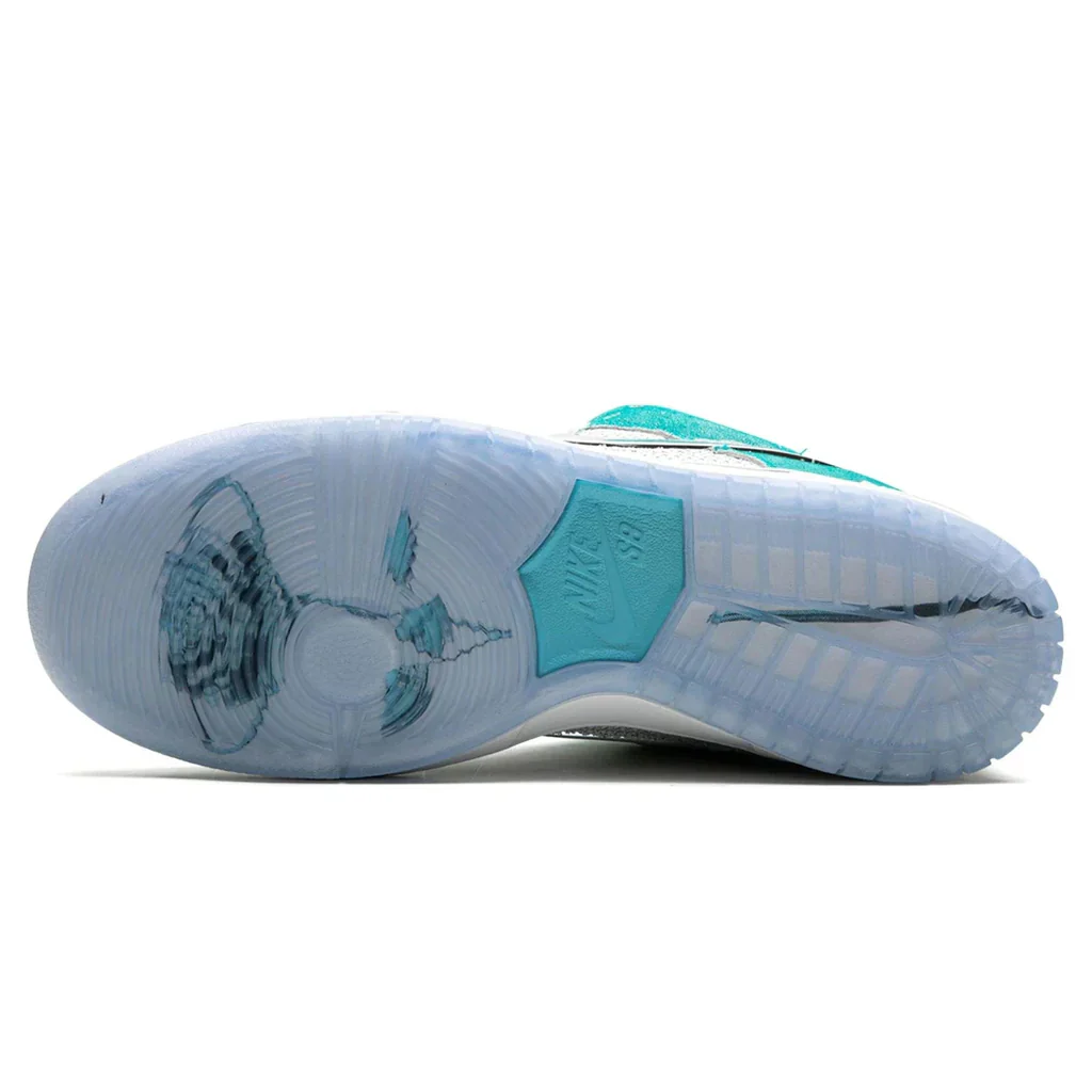Nike Dunk SB Low x April Skateboards Turbo Green - Image 4