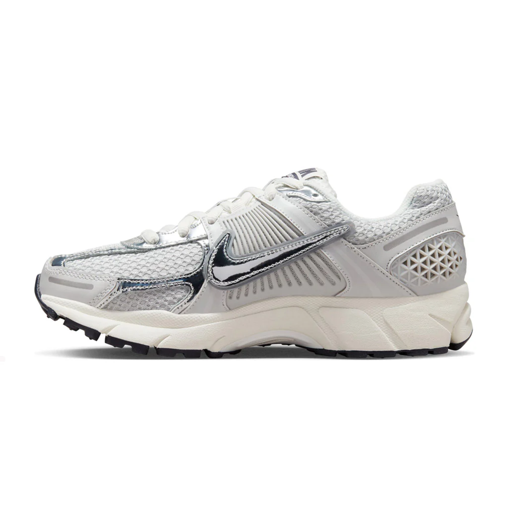 Nike Zoom Vomero 5 'Photon Dust Metallic Silver' W - Image 2