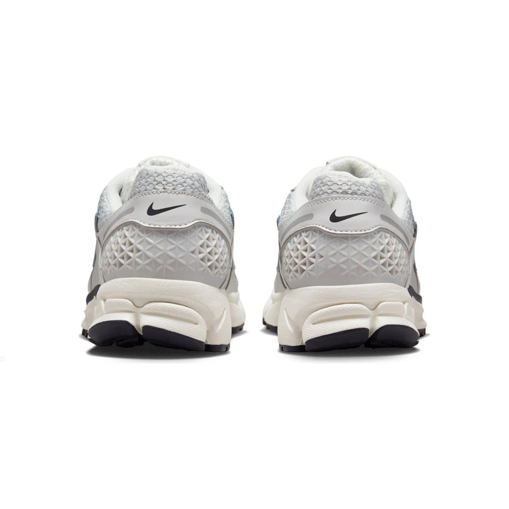 Nike Zoom Vomero 5 'Photon Dust Metallic Silver' W - Image 5